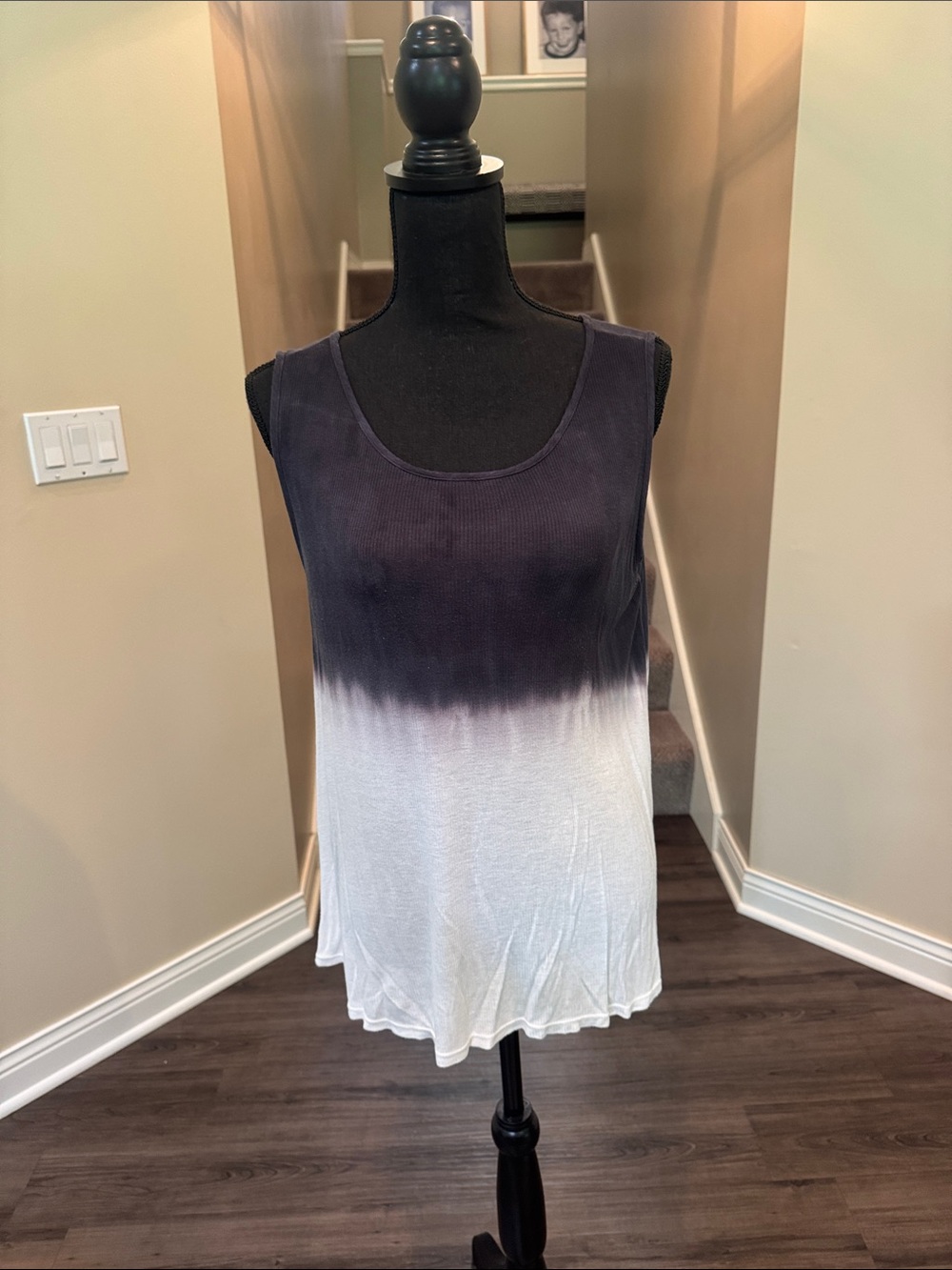 Women's Ombre Scoop Neck Tank Top - Black & White